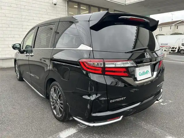 ホンダ オデッセイ ハイブリッド アブソルート・EXホンダセンジング 埼玉県 2019(平31)年 9.9万km クリスタルブラックパール ホンダ純正ナビオーディオ/（AM/FM/フルセグTV/BT/CD/DVD/SD）/フルセグTV/全方位カメラ/ホンダセンシング/・アダプティブクルーズコントロール/・LKAS/・先行車発信お知らせ機能/・標識自動認識機能/リモコンエンジンスターター/電子制御パーキングブレーキ/ブレーキホールド/ホンダ純正フリップダウンモニター/ビルトインETC2.0/ホンダ純正アドバンスドルームミラー/ホンダ純正ナビ連動前方ドラレコ/ホンダ純正後方単独ドラレコ/アイドリングストップ/コーナーセンサー前後/オートライト/ダブルエアコン/プッシュスタートボタン/スマートキー×2/ステアリングスイッチ/純正フロアマット/USBチャージャー/サイドステップガーニッシュ（LEDイルミ付）/テールゲートストラップ/車両/ナビ 取扱説明書/保証書