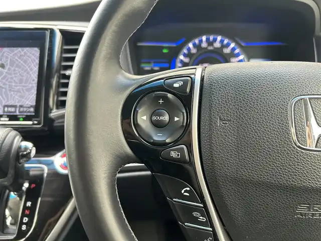 ホンダ オデッセイ ハイブリッド アブソルート・EXホンダセンジング 埼玉県 2019(平31)年 9.9万km クリスタルブラックパール ホンダ純正ナビオーディオ/（AM/FM/フルセグTV/BT/CD/DVD/SD）/フルセグTV/全方位カメラ/ホンダセンシング/・アダプティブクルーズコントロール/・LKAS/・先行車発信お知らせ機能/・標識自動認識機能/リモコンエンジンスターター/電子制御パーキングブレーキ/ブレーキホールド/ホンダ純正フリップダウンモニター/ビルトインETC2.0/ホンダ純正アドバンスドルームミラー/ホンダ純正ナビ連動前方ドラレコ/ホンダ純正後方単独ドラレコ/アイドリングストップ/コーナーセンサー前後/オートライト/ダブルエアコン/プッシュスタートボタン/スマートキー×2/ステアリングスイッチ/純正フロアマット/USBチャージャー/サイドステップガーニッシュ（LEDイルミ付）/テールゲートストラップ/車両/ナビ 取扱説明書/保証書