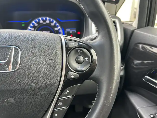 ホンダ オデッセイ ハイブリッド アブソルート・EXホンダセンジング 埼玉県 2019(平31)年 9.9万km クリスタルブラックパール ホンダ純正ナビオーディオ/（AM/FM/フルセグTV/BT/CD/DVD/SD）/フルセグTV/全方位カメラ/ホンダセンシング/・アダプティブクルーズコントロール/・LKAS/・先行車発信お知らせ機能/・標識自動認識機能/リモコンエンジンスターター/電子制御パーキングブレーキ/ブレーキホールド/ホンダ純正フリップダウンモニター/ビルトインETC2.0/ホンダ純正アドバンスドルームミラー/ホンダ純正ナビ連動前方ドラレコ/ホンダ純正後方単独ドラレコ/アイドリングストップ/コーナーセンサー前後/オートライト/ダブルエアコン/プッシュスタートボタン/スマートキー×2/ステアリングスイッチ/純正フロアマット/USBチャージャー/サイドステップガーニッシュ（LEDイルミ付）/テールゲートストラップ/車両/ナビ 取扱説明書/保証書