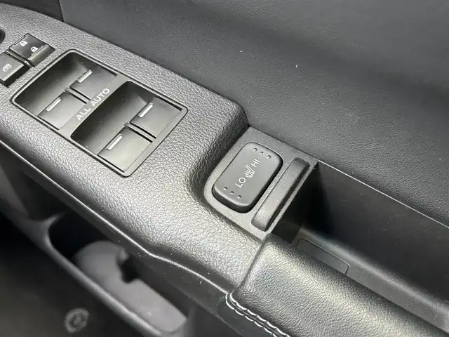 ホンダ オデッセイ ハイブリッド アブソルート・EXホンダセンジング 埼玉県 2019(平31)年 9.9万km クリスタルブラックパール ホンダ純正ナビオーディオ/（AM/FM/フルセグTV/BT/CD/DVD/SD）/フルセグTV/全方位カメラ/ホンダセンシング/・アダプティブクルーズコントロール/・LKAS/・先行車発信お知らせ機能/・標識自動認識機能/リモコンエンジンスターター/電子制御パーキングブレーキ/ブレーキホールド/ホンダ純正フリップダウンモニター/ビルトインETC2.0/ホンダ純正アドバンスドルームミラー/ホンダ純正ナビ連動前方ドラレコ/ホンダ純正後方単独ドラレコ/アイドリングストップ/コーナーセンサー前後/オートライト/ダブルエアコン/プッシュスタートボタン/スマートキー×2/ステアリングスイッチ/純正フロアマット/USBチャージャー/サイドステップガーニッシュ（LEDイルミ付）/テールゲートストラップ/車両/ナビ 取扱説明書/保証書