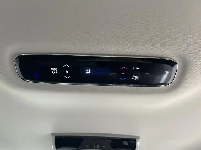 ホンダ オデッセイ ハイブリッド アブソルート・EXホンダセンジング 埼玉県 2019(平31)年 9.9万km クリスタルブラックパール ホンダ純正ナビオーディオ/（AM/FM/フルセグTV/BT/CD/DVD/SD）/フルセグTV/全方位カメラ/ホンダセンシング/・アダプティブクルーズコントロール/・LKAS/・先行車発信お知らせ機能/・標識自動認識機能/リモコンエンジンスターター/電子制御パーキングブレーキ/ブレーキホールド/ホンダ純正フリップダウンモニター/ビルトインETC2.0/ホンダ純正アドバンスドルームミラー/ホンダ純正ナビ連動前方ドラレコ/ホンダ純正後方単独ドラレコ/アイドリングストップ/コーナーセンサー前後/オートライト/ダブルエアコン/プッシュスタートボタン/スマートキー×2/ステアリングスイッチ/純正フロアマット/USBチャージャー/サイドステップガーニッシュ（LEDイルミ付）/テールゲートストラップ/車両/ナビ 取扱説明書/保証書