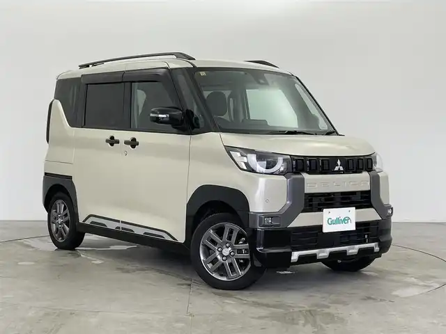 三菱 デリカミニ T プレミアム 富山県 2023(令5)年 1.4万km ナチュラルアイボリーメタリック 社外9型ナビ（AM/FM/DVD/BT/フルセグ）/全方位カメラ/ドライブレコーダー/ETC/両側パワースライドドア/ハーフレザーシート/シートヒーター/ハンドルヒーター/衝突被害軽減システム/レーダークルーズコントロール/レーンキープアシスト/コーナーセンサー/横滑り防止装置/アイドリングストップ/純正アルミホイール/純正ゴムマット/オートLEDライト/デジタルインナーミラー/オートホールド付電子パーキング/革巻きステアリング/ステアリングスイッチ/パドルシフト/スマートキー/スペアキー