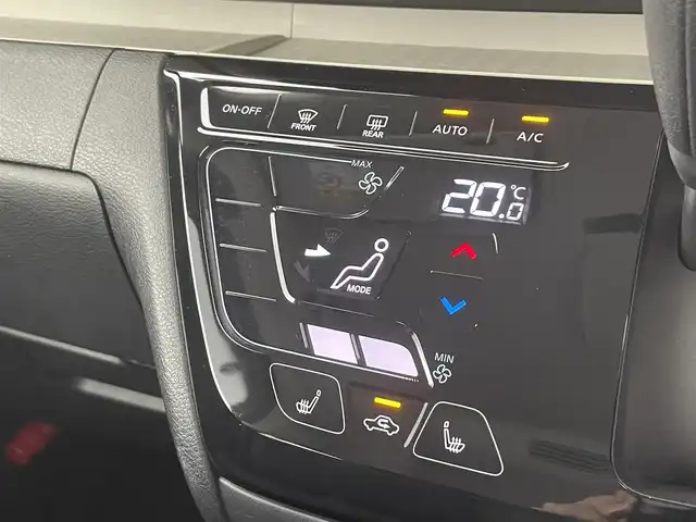 三菱 デリカミニ T プレミアム 富山県 2023(令5)年 1.4万km ナチュラルアイボリーメタリック 社外9型ナビ（AM/FM/DVD/BT/フルセグ）/全方位カメラ/ドライブレコーダー/ETC/両側パワースライドドア/ハーフレザーシート/シートヒーター/ハンドルヒーター/衝突被害軽減システム/レーダークルーズコントロール/レーンキープアシスト/コーナーセンサー/横滑り防止装置/アイドリングストップ/純正アルミホイール/純正ゴムマット/オートLEDライト/デジタルインナーミラー/オートホールド付電子パーキング/革巻きステアリング/ステアリングスイッチ/パドルシフト/スマートキー/スペアキー