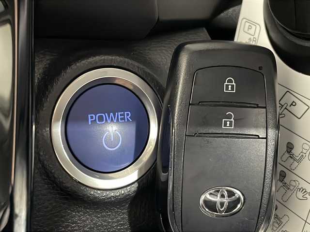 トヨタ アクア G 福岡県 2021(令3)年 0.4万km クリアベージュメタリック 純正ディスプレイオーディオ/アラウンドビューモニター/フルセグテレビ/シートヒーター/ドライブレコーダー/コーナーセンサー/AC100V/ドアバイザー/スペアキー1本