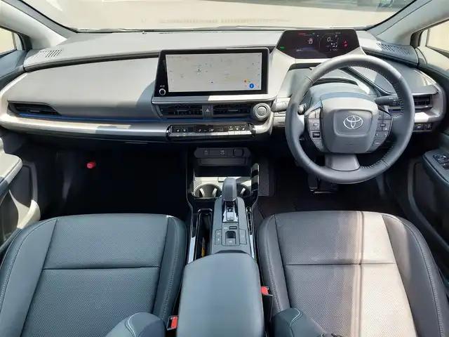 トヨタ プリウス Z 東京都 2023(令5)年 0.4万km プラチナホワイトパールマイカ 純正12.3インチディスプレイオーディオ/パノラミックビューモニター/ビルトインETC2.0/ドライブレコーダー/AC100V/ステアリングヒーター/シートヒーター/ベンチレーションシート/パワーシート/パワーバックドア/トヨタチームメイト/トヨタセーフティセンス/・プリクラッシュセーフティ/・レーントレーシングアシスト/・レーンディパーチャーアラート/・レーダークルーズコントロール/・アダプティブハイビームシステム/・オートマチックハイビーム/・ブラインドスポットモニター/・パーキングサポートブレーキ