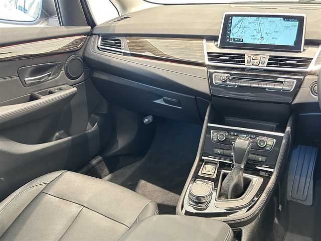 ＢＭＷ ２１８ｄ グランツアラー ラグジュアリー 福岡県 2018(平30)年 1.9万km ミネラルホワイト コンフォートＰＫＧ　/黒革　/アンビエントライト　/純正ナビ　/Ｂｌｕｅｔｏｏｔｈ　/Ｂカメラ　/メモリ付パワーシート　/シートヒーター　/クルーズコントロール　/ストレージＰＫＧ　/純正１７インチＡＷ　/ＥＴＣ