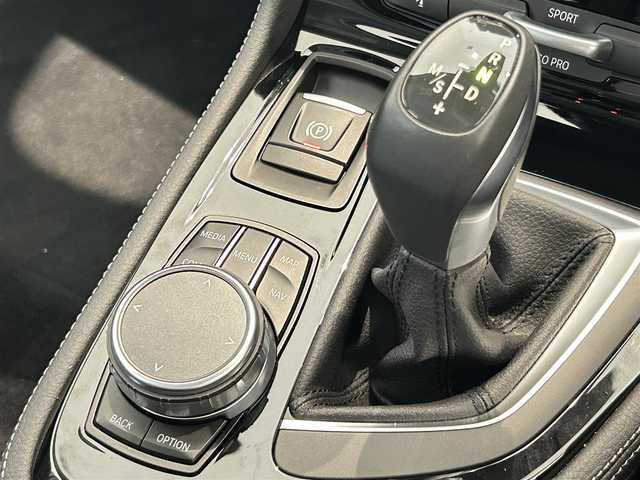ＢＭＷ ２１８ｄ グランツアラー ラグジュアリー 福岡県 2018(平30)年 1.9万km ミネラルホワイト コンフォートＰＫＧ　/黒革　/アンビエントライト　/純正ナビ　/Ｂｌｕｅｔｏｏｔｈ　/Ｂカメラ　/メモリ付パワーシート　/シートヒーター　/クルーズコントロール　/ストレージＰＫＧ　/純正１７インチＡＷ　/ＥＴＣ