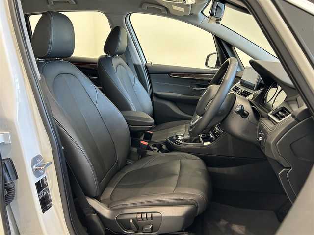 ＢＭＷ ２１８ｄ グランツアラー ラグジュアリー 福岡県 2018(平30)年 1.9万km ミネラルホワイト コンフォートＰＫＧ　/黒革　/アンビエントライト　/純正ナビ　/Ｂｌｕｅｔｏｏｔｈ　/Ｂカメラ　/メモリ付パワーシート　/シートヒーター　/クルーズコントロール　/ストレージＰＫＧ　/純正１７インチＡＷ　/ＥＴＣ