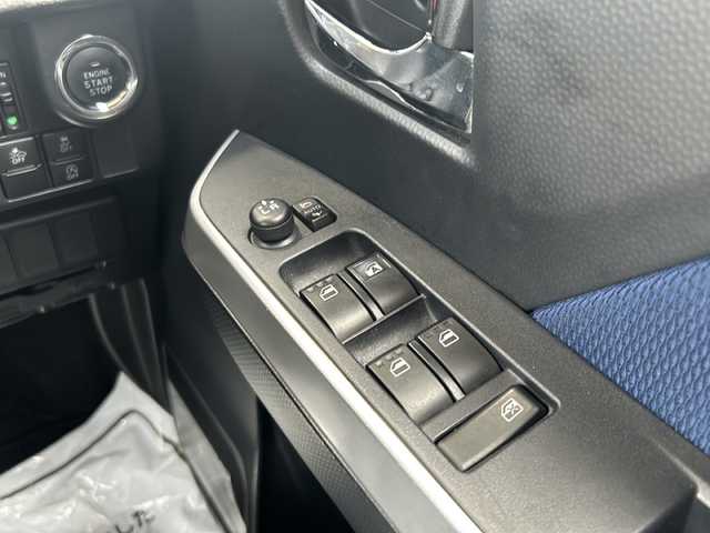 トヨタ タンク カスタムG S 静岡県 2018(平30)年 5.6万km レーザーブルークリスタルシャイン 9インチ純正ナビ/・AM/・FM/・CD/DVD/・フルセグTV/・SD/・Bluetooth/主要装備/・バックカメラ/・スマートアシスト/・ＥＴＣ/・両側パワースライドドア/・ＬＥＤヘッドライト/・ドラレコ/・クルーズコントロール/・横滑り防止装置/・アイドリングストップ/・１４インチ純正ＡＷ/・純正フロアマット