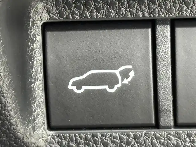 トヨタ ＲＡＶ４ G Zパッケージ 福岡県 2023(令5)年 1.6万km プラチナホワイトパールマイカ 純正１０．５型ＤＡナビ、フルセグTV　/バックカメラ　/ビルトインＥＴＣ２．０　/前後ドラレコ／デジタルルームミラー　/レーダークルコン　/セーフティセンス　/コーナーセンサー　/衝突軽減ブレーキ　/レーンキープ　/ブラインドスポットモニター　/アクセル踏み間違い防止　/ヒルディセントコントロール　/ＭＴモード付き　/パワーバックドア　/シートベンチレーション／ヒーター　/ステアリングヒーター　/ＬＥＤヘッドライト