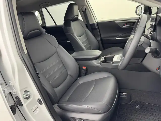 トヨタ ＲＡＶ４ G Zパッケージ 福岡県 2023(令5)年 1.6万km プラチナホワイトパールマイカ 純正１０．５型ＤＡナビ、フルセグTV　/バックカメラ　/ビルトインＥＴＣ２．０　/前後ドラレコ／デジタルルームミラー　/レーダークルコン　/セーフティセンス　/コーナーセンサー　/衝突軽減ブレーキ　/レーンキープ　/ブラインドスポットモニター　/アクセル踏み間違い防止　/ヒルディセントコントロール　/ＭＴモード付き　/パワーバックドア　/シートベンチレーション／ヒーター　/ステアリングヒーター　/ＬＥＤヘッドライト