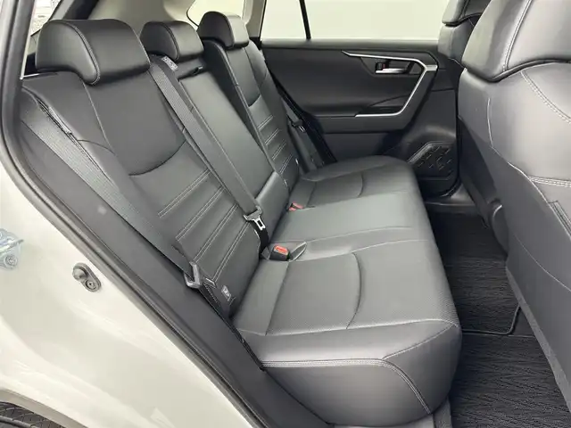 トヨタ ＲＡＶ４ G Zパッケージ 福岡県 2023(令5)年 1.6万km プラチナホワイトパールマイカ 純正１０．５型ＤＡナビ、フルセグTV　/バックカメラ　/ビルトインＥＴＣ２．０　/前後ドラレコ／デジタルルームミラー　/レーダークルコン　/セーフティセンス　/コーナーセンサー　/衝突軽減ブレーキ　/レーンキープ　/ブラインドスポットモニター　/アクセル踏み間違い防止　/ヒルディセントコントロール　/ＭＴモード付き　/パワーバックドア　/シートベンチレーション／ヒーター　/ステアリングヒーター　/ＬＥＤヘッドライト