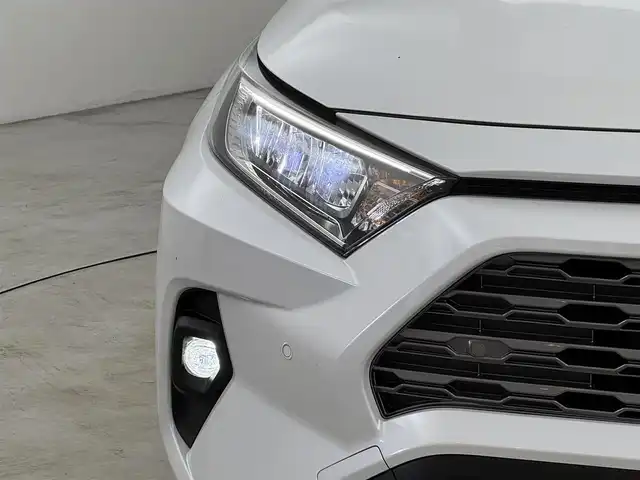 トヨタ ＲＡＶ４ G Zパッケージ 福岡県 2023(令5)年 1.6万km プラチナホワイトパールマイカ 純正１０．５型ＤＡナビ、フルセグTV　/バックカメラ　/ビルトインＥＴＣ２．０　/前後ドラレコ／デジタルルームミラー　/レーダークルコン　/セーフティセンス　/コーナーセンサー　/衝突軽減ブレーキ　/レーンキープ　/ブラインドスポットモニター　/アクセル踏み間違い防止　/ヒルディセントコントロール　/ＭＴモード付き　/パワーバックドア　/シートベンチレーション／ヒーター　/ステアリングヒーター　/ＬＥＤヘッドライト