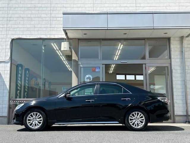 トヨタ マークＸ PREMIUM Four 埼玉県 2015(平27)年 8.7万km ブラック 社外SDナビ/【CD/DVD/フルセグ/Bluetooth】/バックカメラ/クルーズコントロール/ETC/シートヒーター/HID/ドライブレコーダー/ハーフレザーシート/パワーシート/横滑り防止装置/寒冷地仕様
