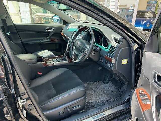 トヨタ マークＸ PREMIUM Four 埼玉県 2015(平27)年 8.7万km ブラック 社外SDナビ/【CD/DVD/フルセグ/Bluetooth】/バックカメラ/クルーズコントロール/ETC/シートヒーター/HID/ドライブレコーダー/ハーフレザーシート/パワーシート/横滑り防止装置/寒冷地仕様