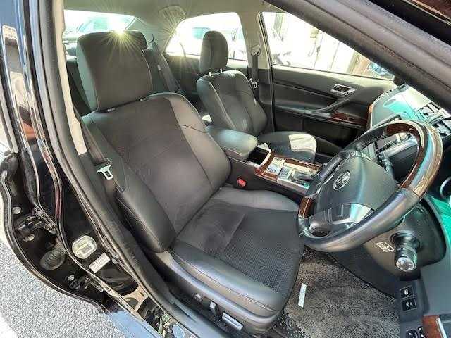 トヨタ マークＸ PREMIUM Four 埼玉県 2015(平27)年 8.7万km ブラック 社外SDナビ/【CD/DVD/フルセグ/Bluetooth】/バックカメラ/クルーズコントロール/ETC/シートヒーター/HID/ドライブレコーダー/ハーフレザーシート/パワーシート/横滑り防止装置/寒冷地仕様