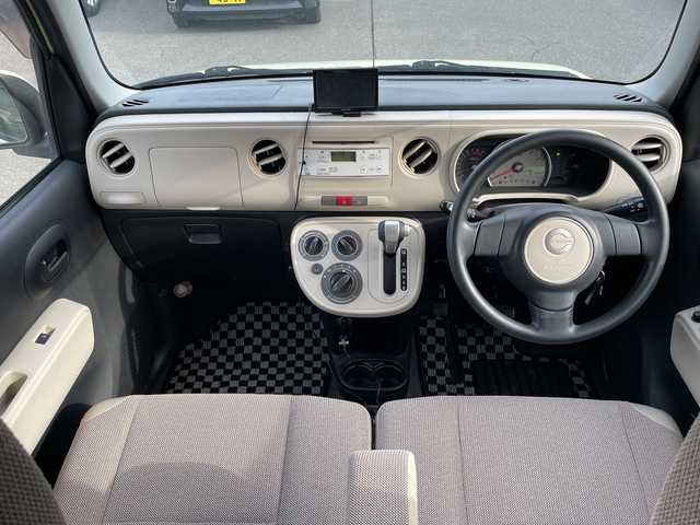 ダイハツ ミラ ココア L 道東・釧路十勝 2013(平25)年 6.2万km コットンアイボリー 4WD/ポータブルナビ(ワンセグTV、AM、FM、CD、SD)/純正オーディオ/アイドリングストップ/積み込みスタッドレスタイヤスチール付/リモコンキー/ライトレベライザー/純正フロアマット/電格ミラー