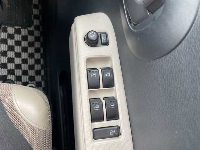 ダイハツ ミラ ココア L 道東・釧路十勝 2013(平25)年 6.2万km コットンアイボリー 4WD/ポータブルナビ(ワンセグTV、AM、FM、CD、SD)/純正オーディオ/アイドリングストップ/積み込みスタッドレスタイヤスチール付/リモコンキー/ライトレベライザー/純正フロアマット/電格ミラー