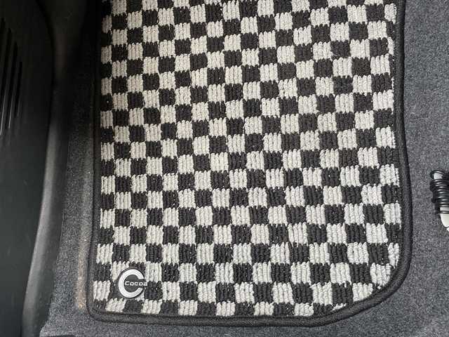 ダイハツ ミラ ココア L 道東・釧路十勝 2013(平25)年 6.2万km コットンアイボリー 4WD/ポータブルナビ(ワンセグTV、AM、FM、CD、SD)/純正オーディオ/アイドリングストップ/積み込みスタッドレスタイヤスチール付/リモコンキー/ライトレベライザー/純正フロアマット/電格ミラー