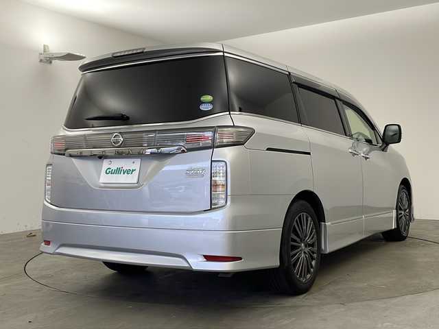 日産 エルグランド 250HWS アーバンクロム 兵庫県 2016(平28)年 7.5万km ブリリアントシルバー ・純正ナビ/Bluetooth/TV/CD/DVD/SD/USB/・バックカメラ/・クルーズコントロール/・両側パワースライドドア/・ステアリングリモコン/・ハーフレザーシート/・シートリフター/・オットマン/・後席サンシェード/・純正フリップダウンモニター/・MTモード付AT/・LEDオートライト/・フォグランプ/・純正18インチアルミホイール/・電動格納ミラー/・Wエアバッグ/・カーテンエアバッグ/・前後ドライブレコーダー/・ビルトインETC/・スペアキー/・スマートキー
