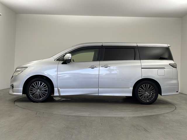 日産 エルグランド 250HWS アーバンクロム 兵庫県 2016(平28)年 7.5万km ブリリアントシルバー ・純正ナビ/Bluetooth/TV/CD/DVD/SD/USB/・バックカメラ/・クルーズコントロール/・両側パワースライドドア/・ステアリングリモコン/・ハーフレザーシート/・シートリフター/・オットマン/・後席サンシェード/・純正フリップダウンモニター/・MTモード付AT/・LEDオートライト/・フォグランプ/・純正18インチアルミホイール/・電動格納ミラー/・Wエアバッグ/・カーテンエアバッグ/・前後ドライブレコーダー/・ビルトインETC/・スペアキー/・スマートキー