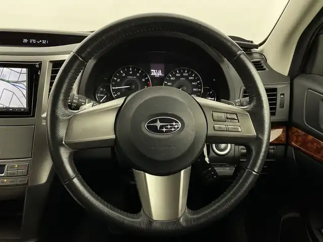 スバル レガシィ Ｂ４ 2．5iアイサイト 新潟県 2011(平23)年 4万km クリスタルブラックシリカ 【４ＷＤ】/登録時距離/　３９７２２km/ワンオーナー/アイサイト/メモリナビ/フルセグ＆ＤＶＤ/バックモニター/スマートキー/ＨＩＤ/フォグ/パドルシフト/電動格納ミラー/ヒッチメンバー/保証書＆整備手帳