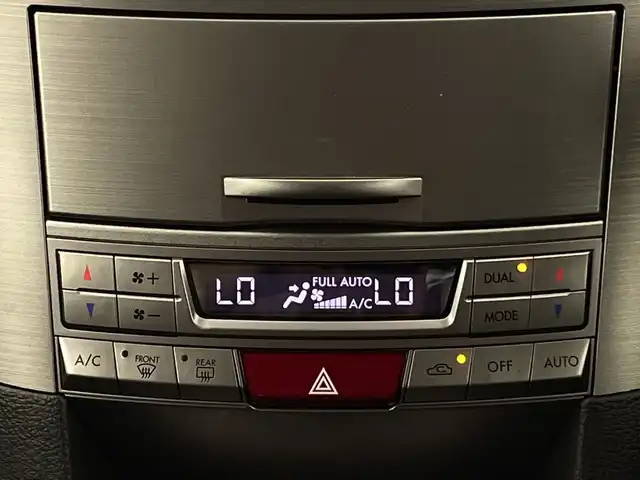 スバル レガシィ Ｂ４ 2．5iアイサイト 新潟県 2011(平23)年 4万km クリスタルブラックシリカ 【４ＷＤ】/登録時距離/　３９７２２km/ワンオーナー/アイサイト/メモリナビ/フルセグ＆ＤＶＤ/バックモニター/スマートキー/ＨＩＤ/フォグ/パドルシフト/電動格納ミラー/ヒッチメンバー/保証書＆整備手帳
