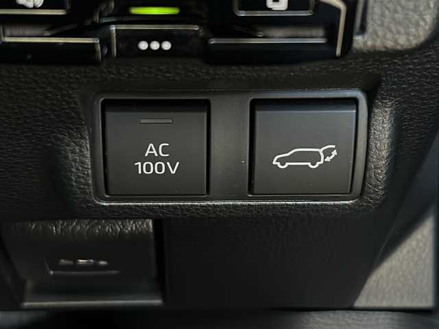 トヨタ カローラ クロス ハイブリッド Z 岩手県 2022(令4)年 5.6万km スパークリングブラックパールクリスタルシャイン 寒冷地仕様　純正エンジンスターター　トヨタセーフティセンス　ディスプレイオーディオ　全周囲Ｃ　スマートフォン連携　パワーシート　シートヒーター　ステアリングヒーター　純正１８ＡＷ　ＬＥＤオートライト