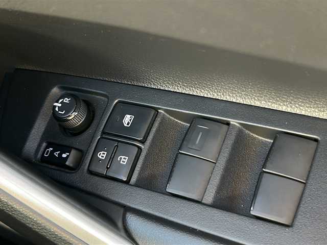 トヨタ カローラ クロス ハイブリッド Z 岩手県 2022(令4)年 5.6万km スパークリングブラックパールクリスタルシャイン 寒冷地仕様　純正エンジンスターター　トヨタセーフティセンス　ディスプレイオーディオ　全周囲Ｃ　スマートフォン連携　パワーシート　シートヒーター　ステアリングヒーター　純正１８ＡＷ　ＬＥＤオートライト