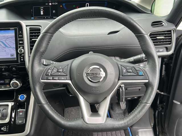 日産 セレナ e－パワー ハイウェイスター V 岐阜県 2019(平31)年 7.9万km ダイヤモンドブラック 登録時走行距離78668km/純正9型ナビ/アラウンドビューモニター/ETC/オートプロパイロット/両側パワースライドドア/シートヒーター/ナビ連動ドライブレコーダー/フルセグTV、ブルーレイ/ステアリングヒーター/純正フリップダウンモニター/Bluetooth・CD・DVD・SDミュージックサーバー・AUX可/デジタルインナーミラー/オートエアコン/純正ホイール