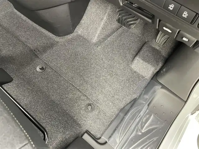 日産 セレナ e－パワー ハイウェイスター V 茨城県 2025(令7)年 0.1千km プリズムホワイト e-POWER　ハイウエイスターV/オートレベライザー/アダプティブLEDヘッドライトシステム/アラウンドビューモニター/ルームミラー/アドバンスドドライブ/　アシストディスプレイ/（12.3インチカラーディスプレイ）/・統合型/　インターフェースディスプレイ/・ワイヤレス充電器/・6スピーカー/・NissanConnect/　ナビゲーションシステム/（地デジ内蔵）/ETC2.0ユニット/（ビルトインタイプ）/ドライブレコーダー（前後セット）/プロパイロット（ナビリンク機能付）/プロパイロット緊急停止支援システム/（SOSコール機能付）/後席専用モニター/HDMI