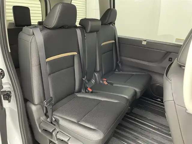 日産 セレナ e－パワー ハイウェイスター V 茨城県 2025(令7)年 0.1千km プリズムホワイト e-POWER　ハイウエイスターV/オートレベライザー/アダプティブLEDヘッドライトシステム/アラウンドビューモニター/ルームミラー/アドバンスドドライブ/　アシストディスプレイ/（12.3インチカラーディスプレイ）/・統合型/　インターフェースディスプレイ/・ワイヤレス充電器/・6スピーカー/・NissanConnect/　ナビゲーションシステム/（地デジ内蔵）/ETC2.0ユニット/（ビルトインタイプ）/ドライブレコーダー（前後セット）/プロパイロット（ナビリンク機能付）/プロパイロット緊急停止支援システム/（SOSコール機能付）/後席専用モニター/HDMI