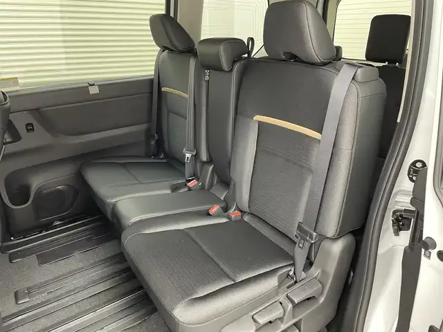 日産 セレナ e－パワー ハイウェイスター V 茨城県 2025(令7)年 0.1千km プリズムホワイト e-POWER　ハイウエイスターV/オートレベライザー/アダプティブLEDヘッドライトシステム/アラウンドビューモニター/ルームミラー/アドバンスドドライブ/　アシストディスプレイ/（12.3インチカラーディスプレイ）/・統合型/　インターフェースディスプレイ/・ワイヤレス充電器/・6スピーカー/・NissanConnect/　ナビゲーションシステム/（地デジ内蔵）/ETC2.0ユニット/（ビルトインタイプ）/ドライブレコーダー（前後セット）/プロパイロット（ナビリンク機能付）/プロパイロット緊急停止支援システム/（SOSコール機能付）/後席専用モニター/HDMI