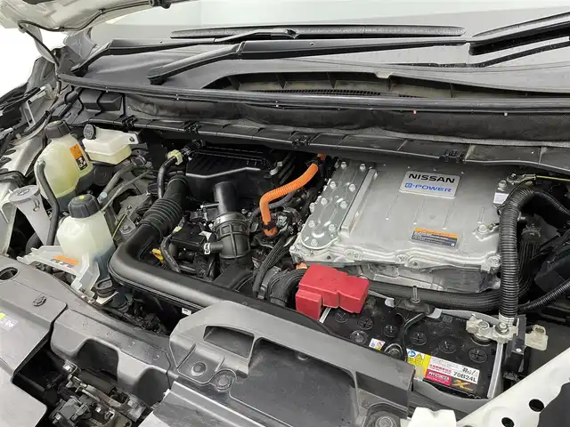日産 セレナ e－パワー ハイウェイスター V 宮城県 2021(令3)年 5.7万km ブリリアントホワイトパール 純正ナビ　/後席モニター　/プロパイロット　/アラウンドビューモニター　/両側オートスライドドア　/ハンズフリーオートスライドドア/ＢＳＭ　/エマージェンシーブレーキ　/車線逸脱警報　/前後ソナー　/ナビ連動ドライブレコーダー　/ＥＴＣ　/ＬＥＤヘッドライト　/フォグランプ/純正15インチAW/禁煙車