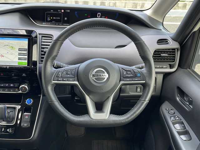 日産 セレナ e－パワー ハイウェイスター V 山口県 2020(令2)年 4.8万km ブリリアントホワイトパール フリップダウンモニター/社外9インチナビ　【AVIC-RQ911】/・フルセグTV/・Bluetooth接続/・DVD再生機能有/アラウンドビューモニター/デジタルインナーミラー/プロパイロット/・エマージェンシーブレーキ/・後側方車両検知警報/・車線逸脱警報/・ふらつき警報/・踏み間違い衝突防止アシスト/・標識認識機能/・コーナーセンサー/ブラインドスポットモニター/純正フロアマット/スマートキー/プッシュスタート/スペアキー1本/D/N席シートヒーター/ステアリングヒーター/両側パワースライドドア/ドアバイザー/ウィンカーミラー/保証書