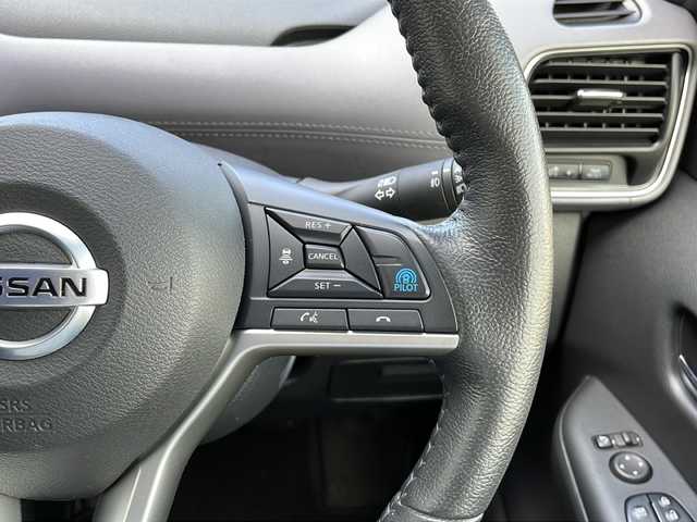 日産 セレナ e－パワー ハイウェイスター V 山口県 2020(令2)年 4.8万km ブリリアントホワイトパール フリップダウンモニター/社外9インチナビ　【AVIC-RQ911】/・フルセグTV/・Bluetooth接続/・DVD再生機能有/アラウンドビューモニター/デジタルインナーミラー/プロパイロット/・エマージェンシーブレーキ/・後側方車両検知警報/・車線逸脱警報/・ふらつき警報/・踏み間違い衝突防止アシスト/・標識認識機能/・コーナーセンサー/ブラインドスポットモニター/純正フロアマット/スマートキー/プッシュスタート/スペアキー1本/D/N席シートヒーター/ステアリングヒーター/両側パワースライドドア/ドアバイザー/ウィンカーミラー/保証書