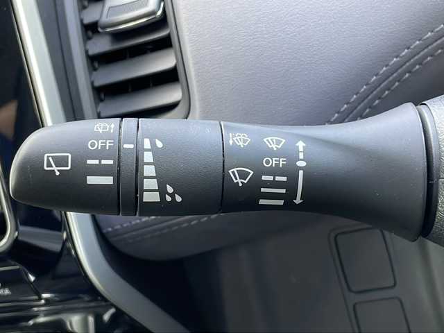 日産 セレナ e－パワー ハイウェイスター V 山口県 2020(令2)年 4.8万km ブリリアントホワイトパール フリップダウンモニター/社外9インチナビ　【AVIC-RQ911】/・フルセグTV/・Bluetooth接続/・DVD再生機能有/アラウンドビューモニター/デジタルインナーミラー/プロパイロット/・エマージェンシーブレーキ/・後側方車両検知警報/・車線逸脱警報/・ふらつき警報/・踏み間違い衝突防止アシスト/・標識認識機能/・コーナーセンサー/ブラインドスポットモニター/純正フロアマット/スマートキー/プッシュスタート/スペアキー1本/D/N席シートヒーター/ステアリングヒーター/両側パワースライドドア/ドアバイザー/ウィンカーミラー/保証書