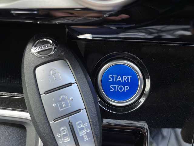 日産 セレナ e－パワー ハイウェイスター V 山口県 2020(令2)年 4.8万km ブリリアントホワイトパール フリップダウンモニター/社外9インチナビ　【AVIC-RQ911】/・フルセグTV/・Bluetooth接続/・DVD再生機能有/アラウンドビューモニター/デジタルインナーミラー/プロパイロット/・エマージェンシーブレーキ/・後側方車両検知警報/・車線逸脱警報/・ふらつき警報/・踏み間違い衝突防止アシスト/・標識認識機能/・コーナーセンサー/ブラインドスポットモニター/純正フロアマット/スマートキー/プッシュスタート/スペアキー1本/D/N席シートヒーター/ステアリングヒーター/両側パワースライドドア/ドアバイザー/ウィンカーミラー/保証書