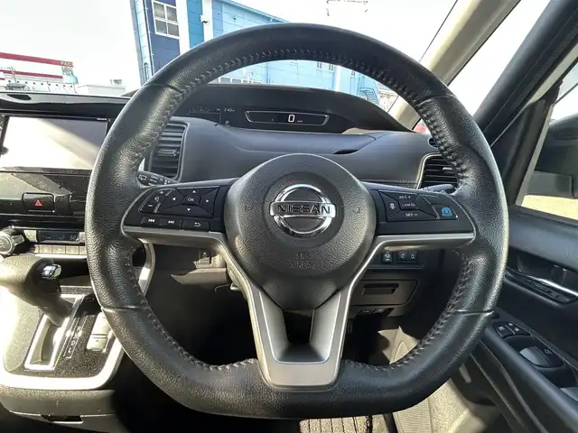 日産 セレナ ハイウェイスター プロパイロットED 熊本県 2017(平29)年 3.7万km ブリリアントホワイトパール 純正ナビ/・AM/FM/CD/DVD/BT/USB/AUX/・フルセグTV/アラウンドビューモニター/フリップダウンモニター/プロパイロット/エマージェンシーブレーキ/レーンキープアシスト/横滑り防止装置/ETC/両側電動スライドドア/革巻きステアリング/ステアリングスイッチ/電動格納ミラー/ウインカーミラー/純正フロアマット/純正アルミホイール/ドアバイザー/スマートキー