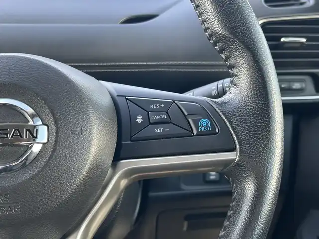 日産 セレナ ハイウェイスター プロパイロットED 熊本県 2017(平29)年 3.7万km ブリリアントホワイトパール 純正ナビ/・AM/FM/CD/DVD/BT/USB/AUX/・フルセグTV/アラウンドビューモニター/フリップダウンモニター/プロパイロット/エマージェンシーブレーキ/レーンキープアシスト/横滑り防止装置/ETC/両側電動スライドドア/革巻きステアリング/ステアリングスイッチ/電動格納ミラー/ウインカーミラー/純正フロアマット/純正アルミホイール/ドアバイザー/スマートキー