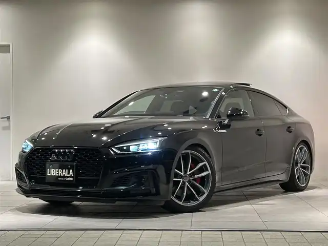アウディ Ｓ５ スポーツバック 愛知県 2018(平30)年 5.4万km 黒 ・ＫＷ車高調整サスペンション　/。マトリクスLEDヘッドライト/・LEDリヤコンビネーションライト/ダイナミックターンインジケーター/・ヘッドライトウォッシャー/・Sスポーツバンパー/・アルミホイール 5スポークSデザイン/コントラストグレーポリッシュト/8.5J×19+255/35 R19タイヤ/・トランクリッドオープナー/・エクステリアミラーハウジング/アルミニウム/・カラードブレーキキャリパーレッド/・スポーツシート赤レザー/・シートヒーター（フロント）/・デコラティブパネル／カーボンアトラス/・ステアリングホイール 3スポークレザー　/マルチファンクション フラットボトム/・Sステアリングホイールエンブレム/・ドアシルトリム S ロゴ/・アウディサイドアシスト/・アダプティブクルーズコントロール/・アウディアクティブレーンアシスト/・リヤビューカメラ/・アウディパーキングシステム/・アウディホールドアシスト/・アウディプレセンス シティ/・アウディドライブセレクト/・ MMI ナビゲーション/・ Audi connect ／セーフティ＆サービス／/Audi connect Navigator/・スマートフォンインターフェイス