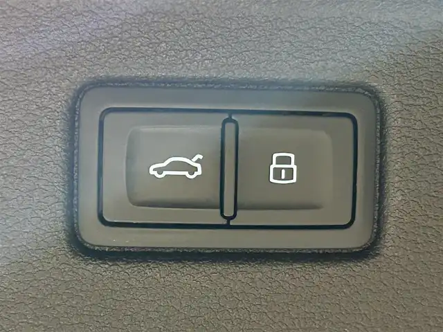 アウディ Ｓ５ スポーツバック 愛知県 2018(平30)年 5.4万km 黒 ・ＫＷ車高調整サスペンション　/。マトリクスLEDヘッドライト/・LEDリヤコンビネーションライト/ダイナミックターンインジケーター/・ヘッドライトウォッシャー/・Sスポーツバンパー/・アルミホイール 5スポークSデザイン/コントラストグレーポリッシュト/8.5J×19+255/35 R19タイヤ/・トランクリッドオープナー/・エクステリアミラーハウジング/アルミニウム/・カラードブレーキキャリパーレッド/・スポーツシート赤レザー/・シートヒーター（フロント）/・デコラティブパネル／カーボンアトラス/・ステアリングホイール 3スポークレザー　/マルチファンクション フラットボトム/・Sステアリングホイールエンブレム/・ドアシルトリム S ロゴ/・アウディサイドアシスト/・アダプティブクルーズコントロール/・アウディアクティブレーンアシスト/・リヤビューカメラ/・アウディパーキングシステム/・アウディホールドアシスト/・アウディプレセンス シティ/・アウディドライブセレクト/・ MMI ナビゲーション/・ Audi connect ／セーフティ＆サービス／/Audi connect Navigator/・スマートフォンインターフェイス