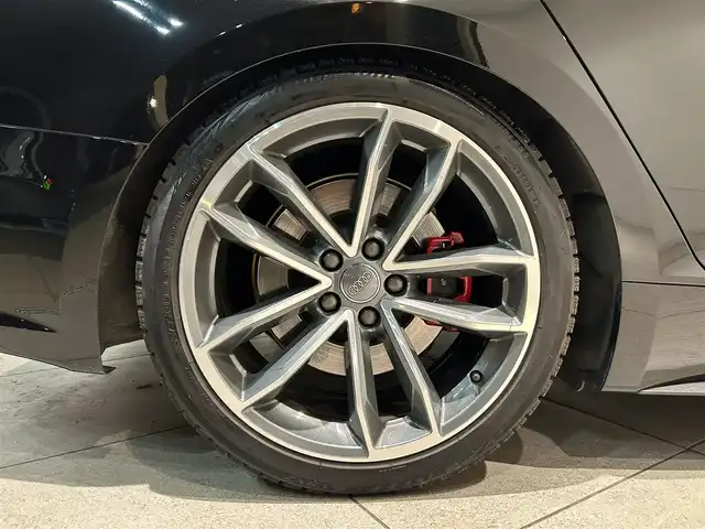 アウディ Ｓ５ スポーツバック 愛知県 2018(平30)年 5.4万km 黒 ・ＫＷ車高調整サスペンション　/。マトリクスLEDヘッドライト/・LEDリヤコンビネーションライト/ダイナミックターンインジケーター/・ヘッドライトウォッシャー/・Sスポーツバンパー/・アルミホイール 5スポークSデザイン/コントラストグレーポリッシュト/8.5J×19+255/35 R19タイヤ/・トランクリッドオープナー/・エクステリアミラーハウジング/アルミニウム/・カラードブレーキキャリパーレッド/・スポーツシート赤レザー/・シートヒーター（フロント）/・デコラティブパネル／カーボンアトラス/・ステアリングホイール 3スポークレザー　/マルチファンクション フラットボトム/・Sステアリングホイールエンブレム/・ドアシルトリム S ロゴ/・アウディサイドアシスト/・アダプティブクルーズコントロール/・アウディアクティブレーンアシスト/・リヤビューカメラ/・アウディパーキングシステム/・アウディホールドアシスト/・アウディプレセンス シティ/・アウディドライブセレクト/・ MMI ナビゲーション/・ Audi connect ／セーフティ＆サービス／/Audi connect Navigator/・スマートフォンインターフェイス