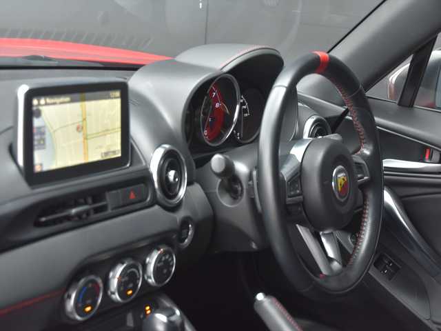 アバルト １２４ スパイダー 和歌山県 2017(平29)年 5万km 赤 黒革シート/シートヒーター/純ナビ/バックカメラ/フルセグTV/コーナーセンサー/ドラレコ/スポーツモード/ETC