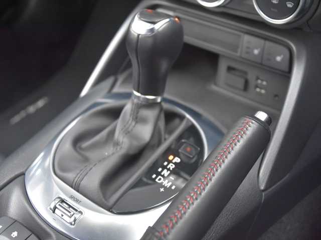 アバルト １２４ スパイダー 和歌山県 2017(平29)年 5万km 赤 黒革シート/シートヒーター/純ナビ/バックカメラ/フルセグTV/コーナーセンサー/ドラレコ/スポーツモード/ETC