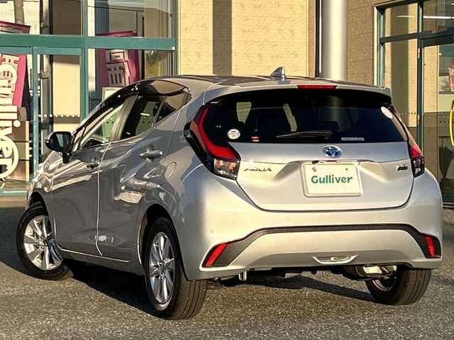 トヨタ アクア Z 愛知県 2023(令5)年 0.1万km シルバーM 登録時走行距離1035km/ワンオーナー/純正ナビ/（AM.FM.BT）/純正15インチAW/純正フロアマット/全方位カメラ/アイドリングストップ/ウィンカーミラー/クルーズコントロール/ドアバイザー/プッシュスタート/フォグライト/AC100V/ETC/保証書/取扱説明書