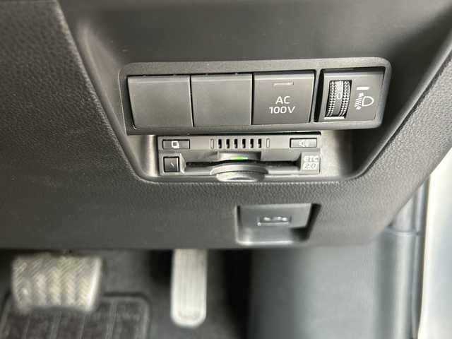 トヨタ アクア Z 愛知県 2023(令5)年 0.1万km シルバーM 登録時走行距離1035km/ワンオーナー/純正ナビ/（AM.FM.BT）/純正15インチAW/純正フロアマット/全方位カメラ/アイドリングストップ/ウィンカーミラー/クルーズコントロール/ドアバイザー/プッシュスタート/フォグライト/AC100V/ETC/保証書/取扱説明書