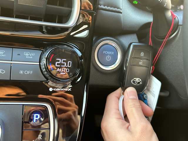 トヨタ アクア Z 愛知県 2023(令5)年 0.1万km シルバーM 登録時走行距離1035km/ワンオーナー/純正ナビ/（AM.FM.BT）/純正15インチAW/純正フロアマット/全方位カメラ/アイドリングストップ/ウィンカーミラー/クルーズコントロール/ドアバイザー/プッシュスタート/フォグライト/AC100V/ETC/保証書/取扱説明書