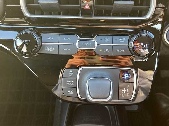 トヨタ アクア Z 愛知県 2023(令5)年 0.1万km シルバーM 登録時走行距離1035km/ワンオーナー/純正ナビ/（AM.FM.BT）/純正15インチAW/純正フロアマット/全方位カメラ/アイドリングストップ/ウィンカーミラー/クルーズコントロール/ドアバイザー/プッシュスタート/フォグライト/AC100V/ETC/保証書/取扱説明書