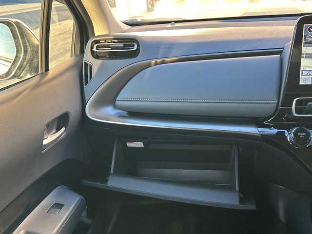 トヨタ アクア Z 愛知県 2023(令5)年 0.1万km シルバーM 登録時走行距離1035km/ワンオーナー/純正ナビ/（AM.FM.BT）/純正15インチAW/純正フロアマット/全方位カメラ/アイドリングストップ/ウィンカーミラー/クルーズコントロール/ドアバイザー/プッシュスタート/フォグライト/AC100V/ETC/保証書/取扱説明書